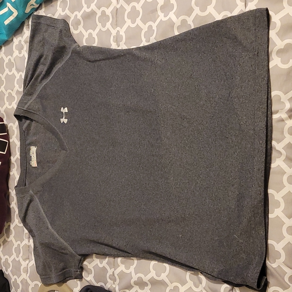 Under Armour tshirt